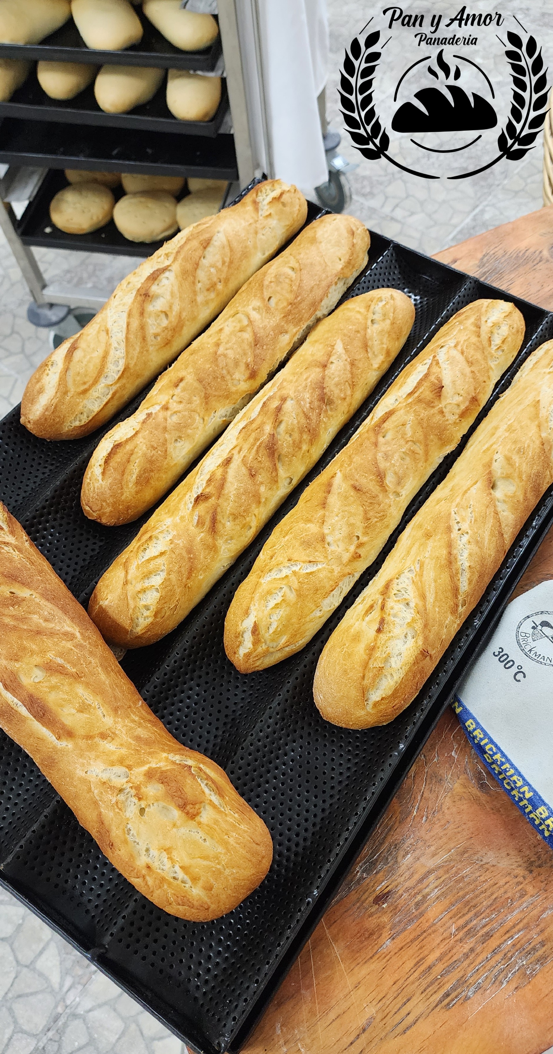 Baguettes recién horneadas de Panadería Pan y Amor